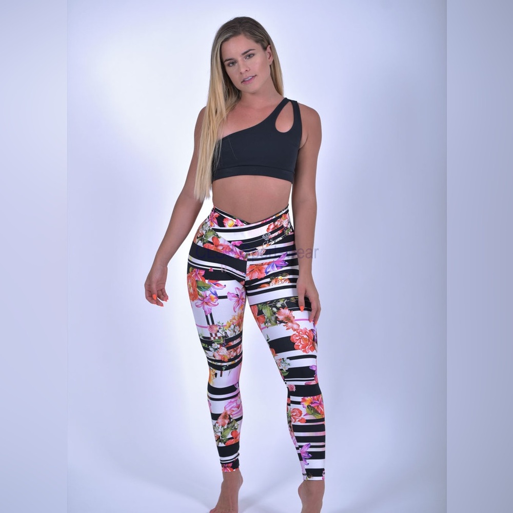 NWT!🔥CLS Women’s Wild Horizontal Garden Leggings. V Waist. Scrunch Bum. Size XS
